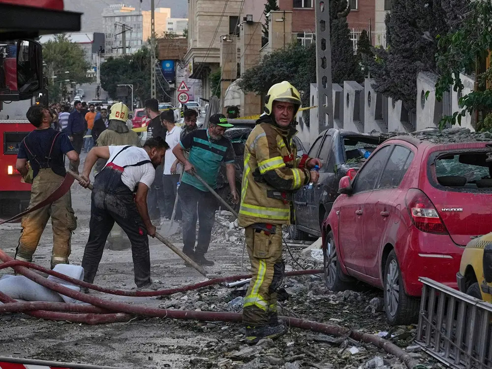 İsrail'den İran'a Nükleer Tesise Hava Saldırısı: Üst Düzey Komutanlar ve Bilim İnsanları Öldü