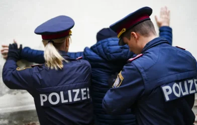 Viyana’da 13 Yıldır Aranan Katil Yakalandı: İsveçli Zanlı Tutuklandı Viyana’da 13 Yıldır Aranan Katil Yakalandı: İsveçli Zanlı Tutuklandı