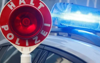 Viyana’da Aşırı Hız Yapan Genç Sürücüler Ehliyet ve Araçlarından Oldu Viyana’da Aşırı Hız Yapan Genç Sürücüler Ehliyet ve Araçlarından Oldu