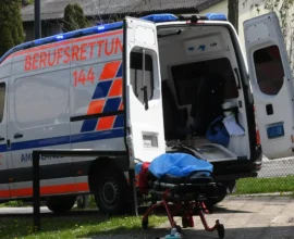 Viyana’da Feci Kaza: Badner Bahn Otomobile Çarptı, Sürücü Hayatını Kaybetti