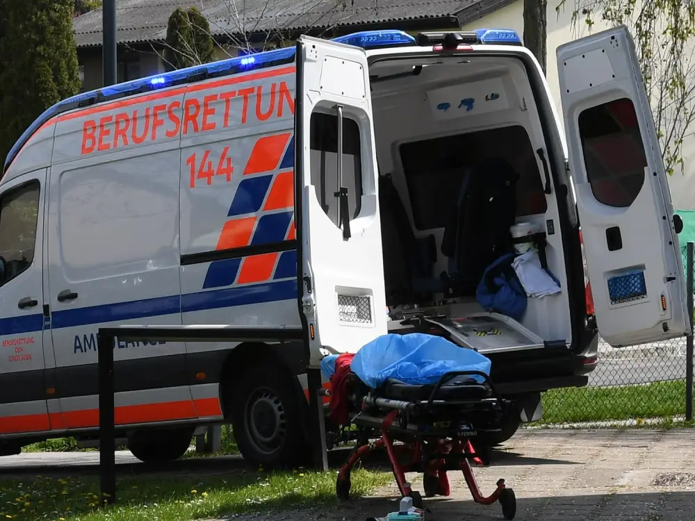 Viyana’da Feci Kaza: Badner Bahn Otomobile Çarptı, Sürücü Hayatını Kaybetti Viyana’da Feci Kaza: Badner Bahn Otomobile Çarptı, Sürücü Hayatını Kaybetti