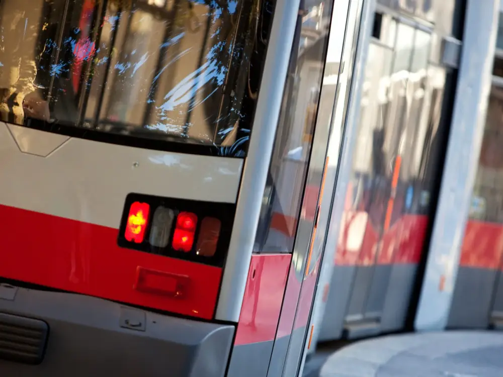 Viyana’da Trafik Kazası: Tramvay ve Dört Araç Çarpıştı