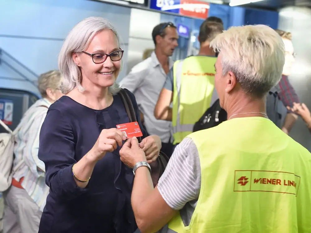 Viyana’da Ulaşım Zamları: Öğrenciler ve Emekliler Tepkili