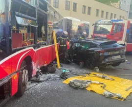 Viyana'da Uyuşturucu Etkisi Altında Kaçış: Otobüse Çarpan Genç Ağır Yaralandı