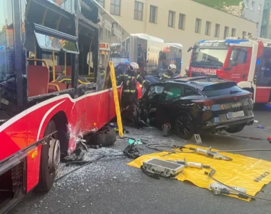 Viyana'da Uyuşturucu Etkisi Altında Kaçış: Otobüse Çarpan Genç Ağır Yaralandı