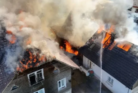 Vorarlberg’de Büyük Yangın: Alevler Birden Fazla Eve Sıçradı