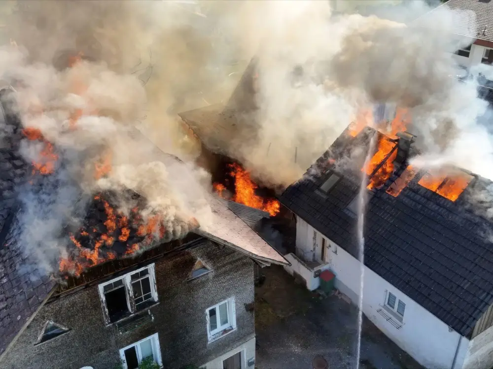 Vorarlberg’de Büyük Yangın: Alevler Birden Fazla Eve Sıçradı
