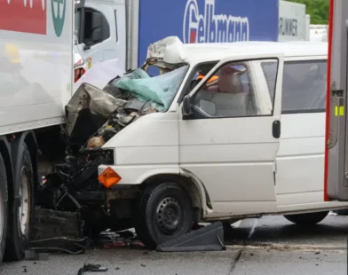 Wels Yakınlarında Korkunç Kaza: Bir Kişi Olay Yerinde Hayatını Kaybetti
