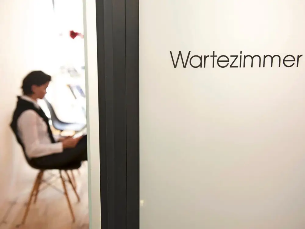 Yaşlı Kadınları Hasta Eden Sessiz Tehlike: Yoksulluk ve Cinsiyet Eşitsizliği