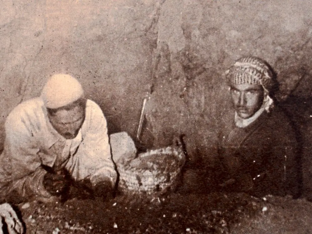 Geçtiğimiz yüzyılın ortalarında yapılan bir kazıda parşömenlerin bir kısmı gün yüzüne çıkarıldı.