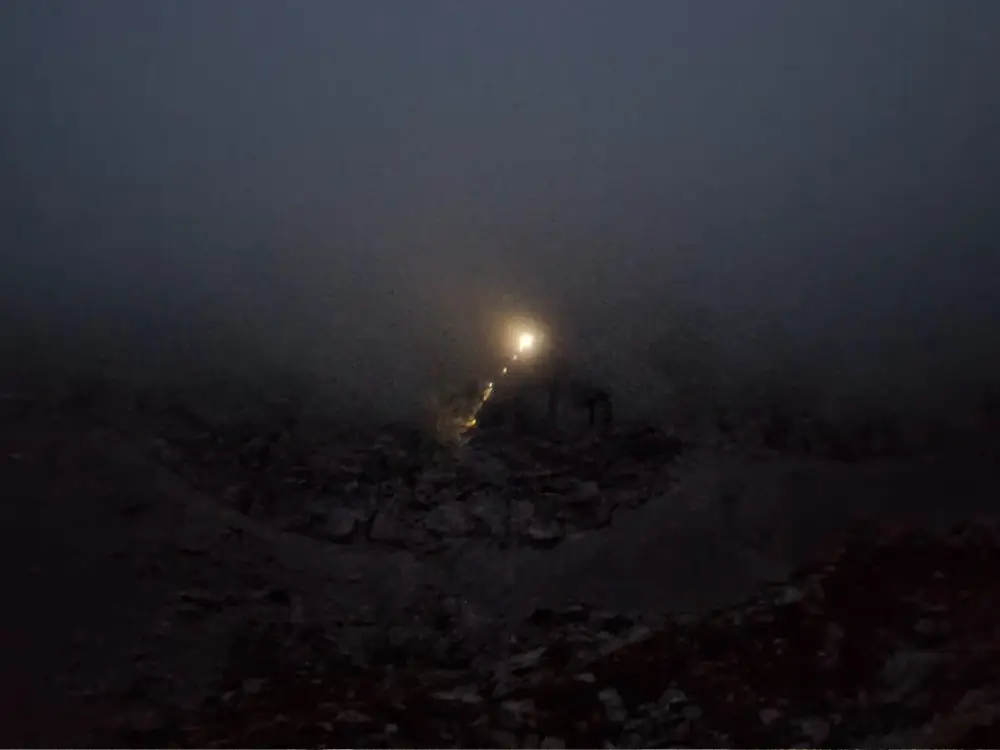 Yoğun Sis Dağda Kaybolmalarına Neden Oldu: Aile Zirveye Yanlışlıkla Ulaştı