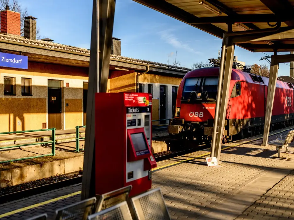 Yolcuların gözü önünde tren gitti: ÖBB’den tepki çeken uygulama
