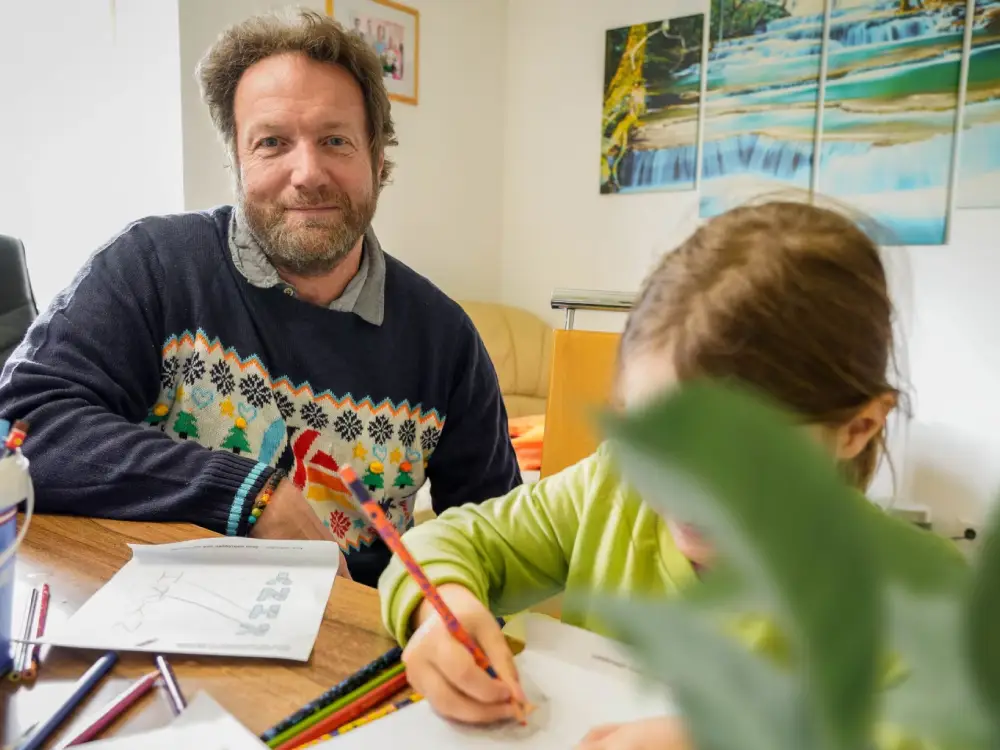 Zor Çocukluktan Umut Dolu Bir Hayata: Kurt’un Kızı İçin Verdiği Mücadele Zor Çocukluktan Umut Dolu Bir Hayata: Kurt’un Kızı İçin Verdiği Mücadele