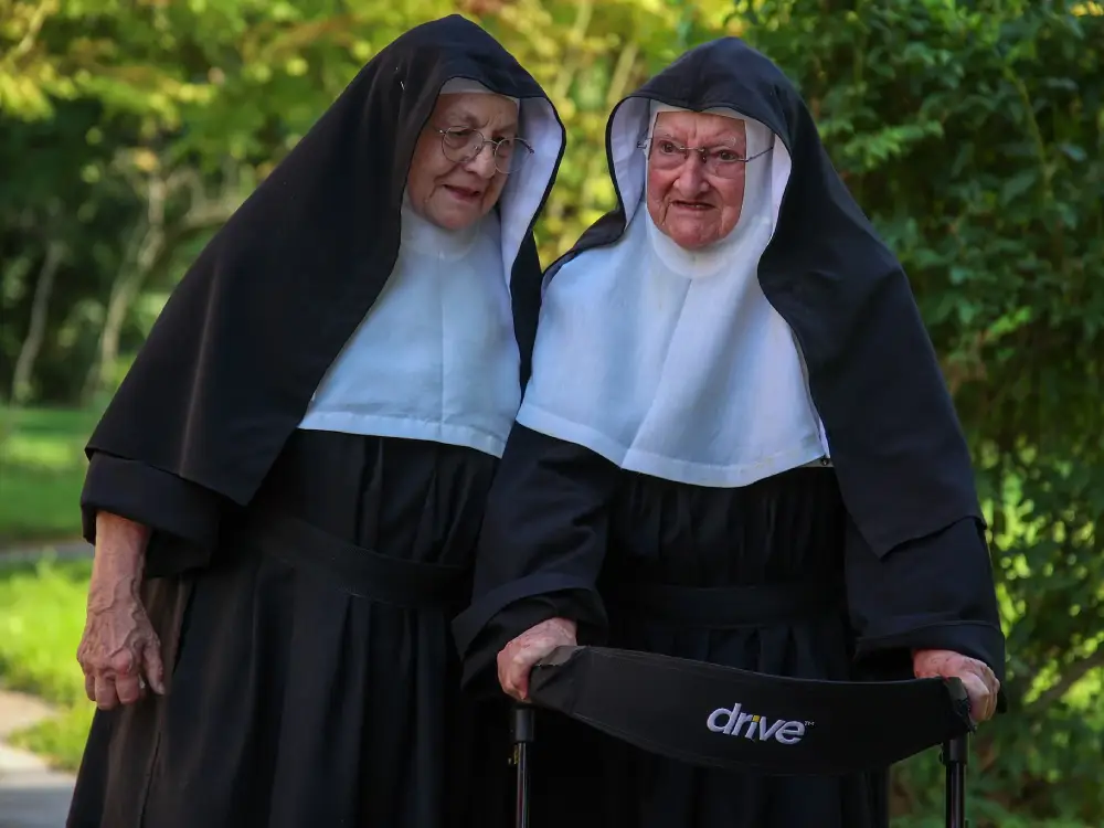 Zorla Huzurevine Yerleştirilen Rahibelere Halktan Büyük Destek